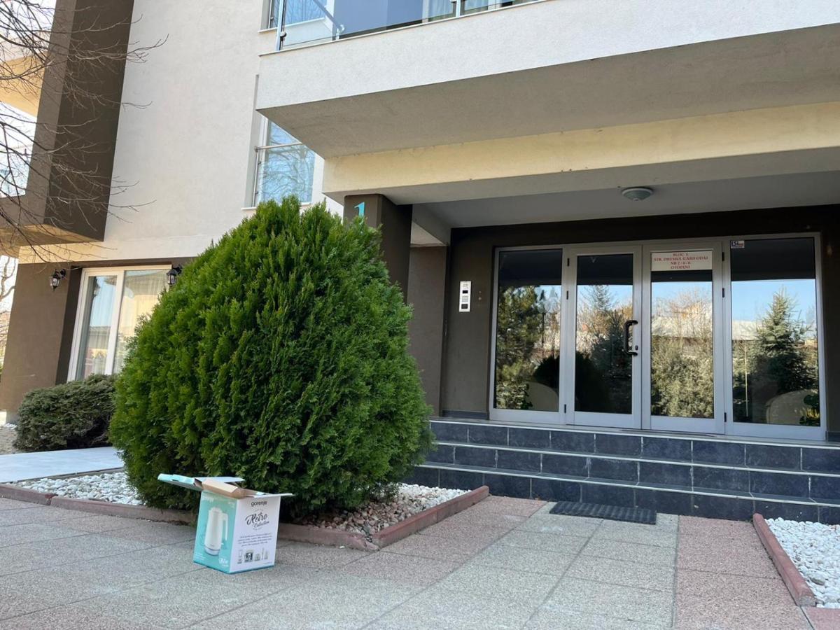 Tranzzzit Airport Apartment Otopeni Exterior photo